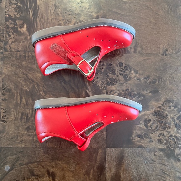 Footmates red Mary Jane’s 5.5 wide toddler - Picture 3 of 6